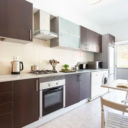 Altido Sunny 2br Apt With Balcony In Costa Da Caparica, 20km From Lisbon * Almada
