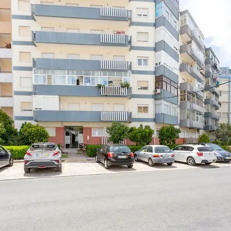 Altido Sunny 2br Apt With Balcony In Costa Da Caparica, 20km From Lisbon