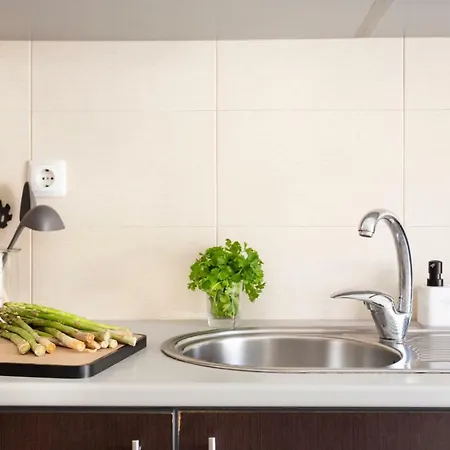 Altido Sunny 2br Apt With Balcony In Costa Da Caparica, 20km From Lisbon