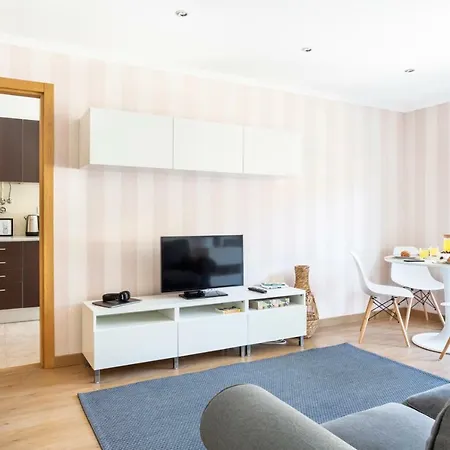 Altido Sunny 2br Apt With Balcony In Costa Da Caparica, 20km From Lisbon * Almada